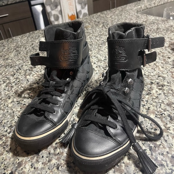 COACH
((RARE)) Pre-owned 1941 High Top Button Up Sneaker SZ 8 - Picture 3 of 9